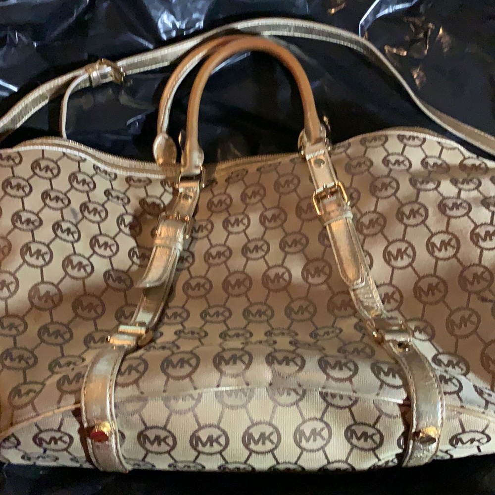 Michael Kors tote bag or purse with wristlet